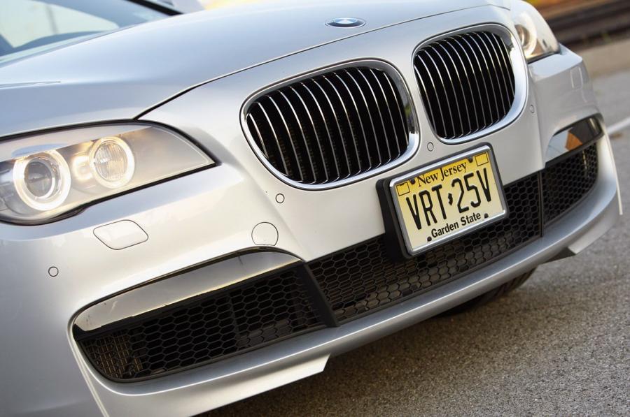  BMW 740Li 2011 года  (фото 4 из 48)